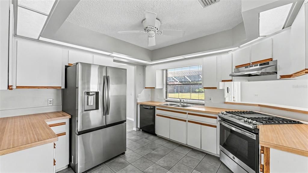 For Sale: $349,000 (4 beds, 2 baths, 2401 Square Feet)
