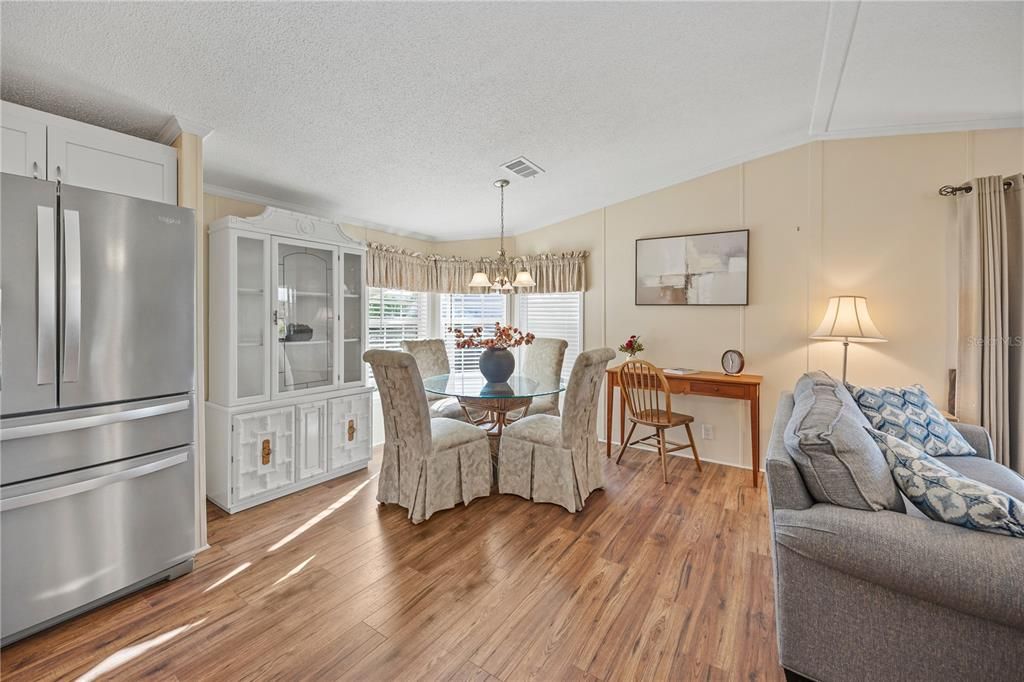 For Sale: $174,999 (2 beds, 2 baths, 1056 Square Feet)