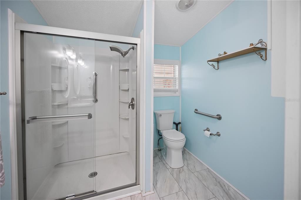 For Sale: $174,999 (2 beds, 2 baths, 1056 Square Feet)
