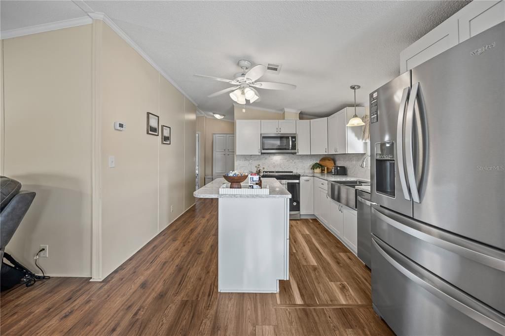 For Sale: $174,999 (2 beds, 2 baths, 1056 Square Feet)
