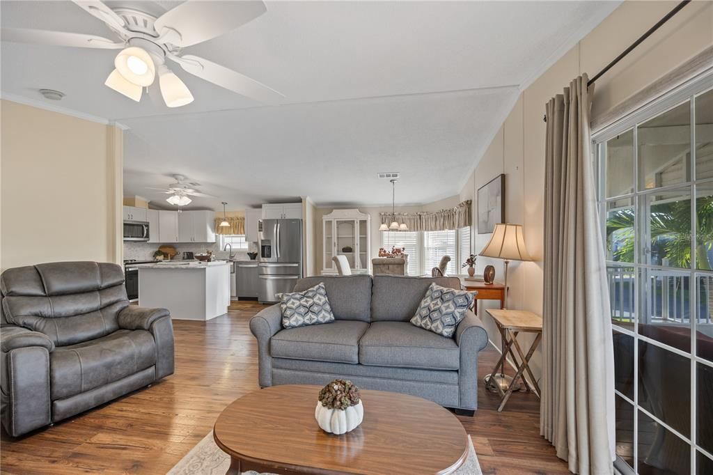 For Sale: $174,999 (2 beds, 2 baths, 1056 Square Feet)