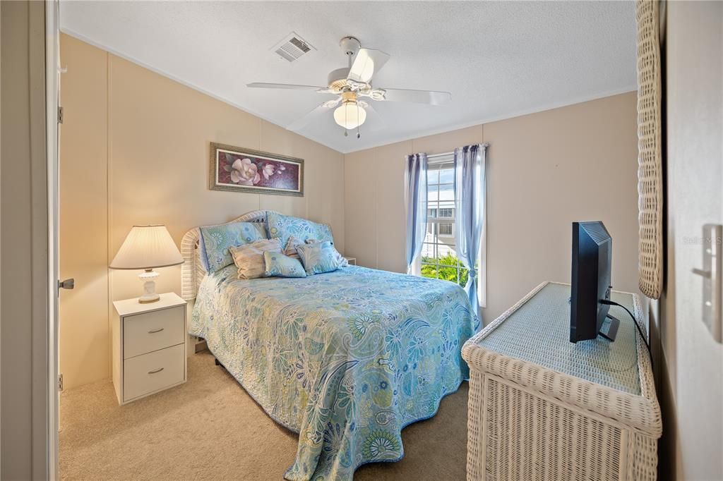 For Sale: $174,999 (2 beds, 2 baths, 1056 Square Feet)