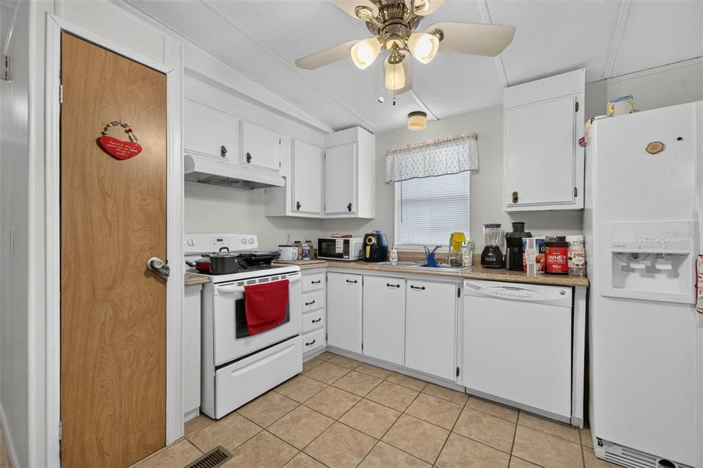 На продажу: $165,000 (2 спален, 2 ванн, 1056 Квадратных фут)