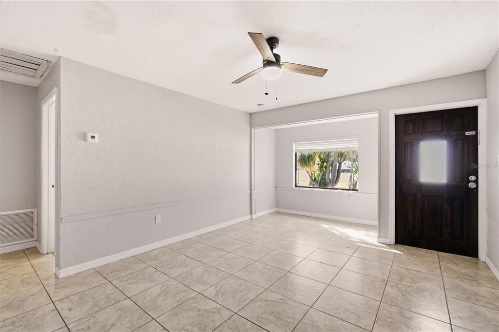 For Rent: $2,600 (4 beds, 2 baths, 1200 Square Feet)