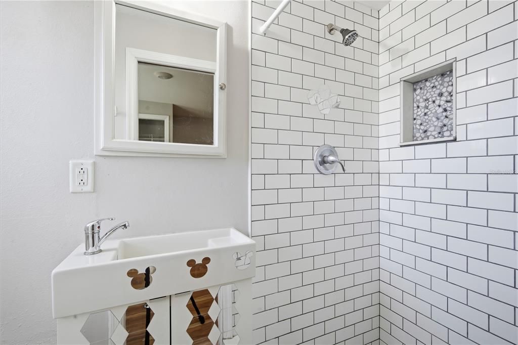 For Rent: $2,600 (4 beds, 2 baths, 1200 Square Feet)
