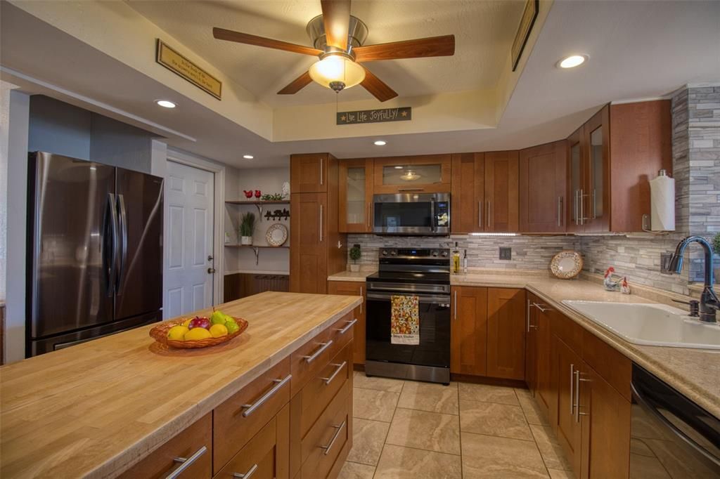 For Sale: $499,900 (3 beds, 2 baths, 1858 Square Feet)