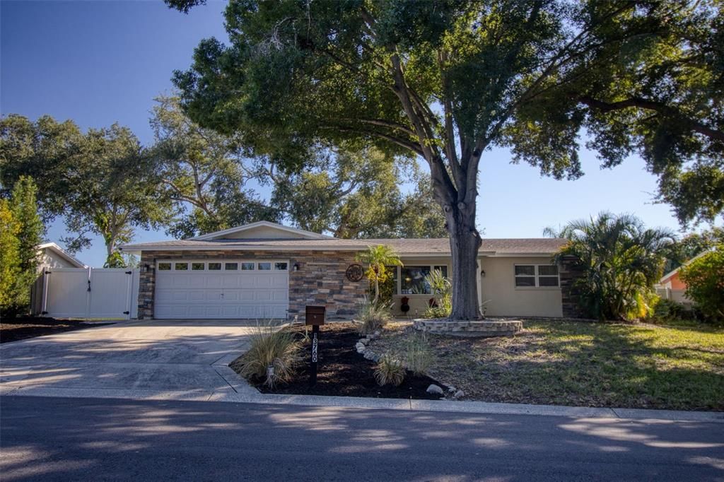 For Sale: $499,900 (3 beds, 2 baths, 1858 Square Feet)