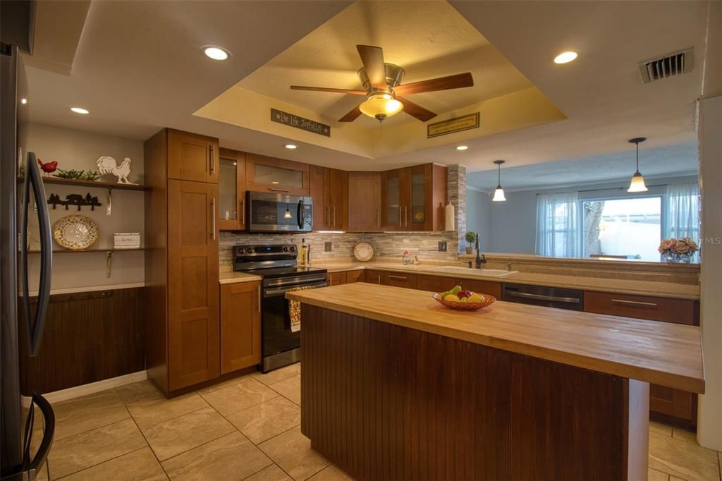 For Sale: $499,900 (3 beds, 2 baths, 1858 Square Feet)