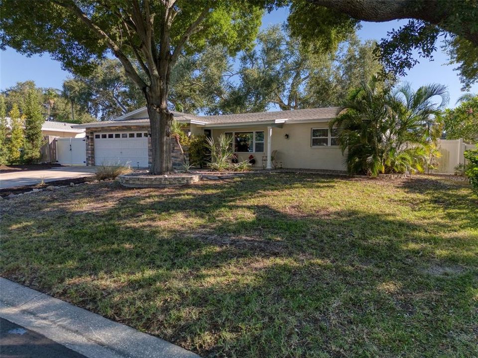 For Sale: $499,900 (3 beds, 2 baths, 1858 Square Feet)