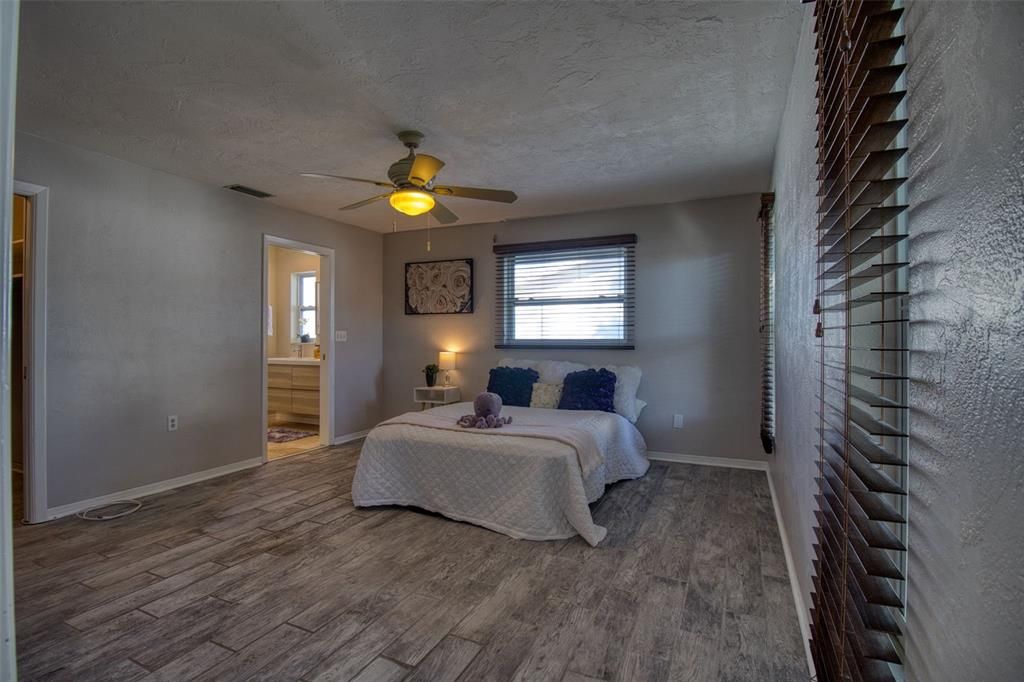 For Sale: $499,900 (3 beds, 2 baths, 1858 Square Feet)
