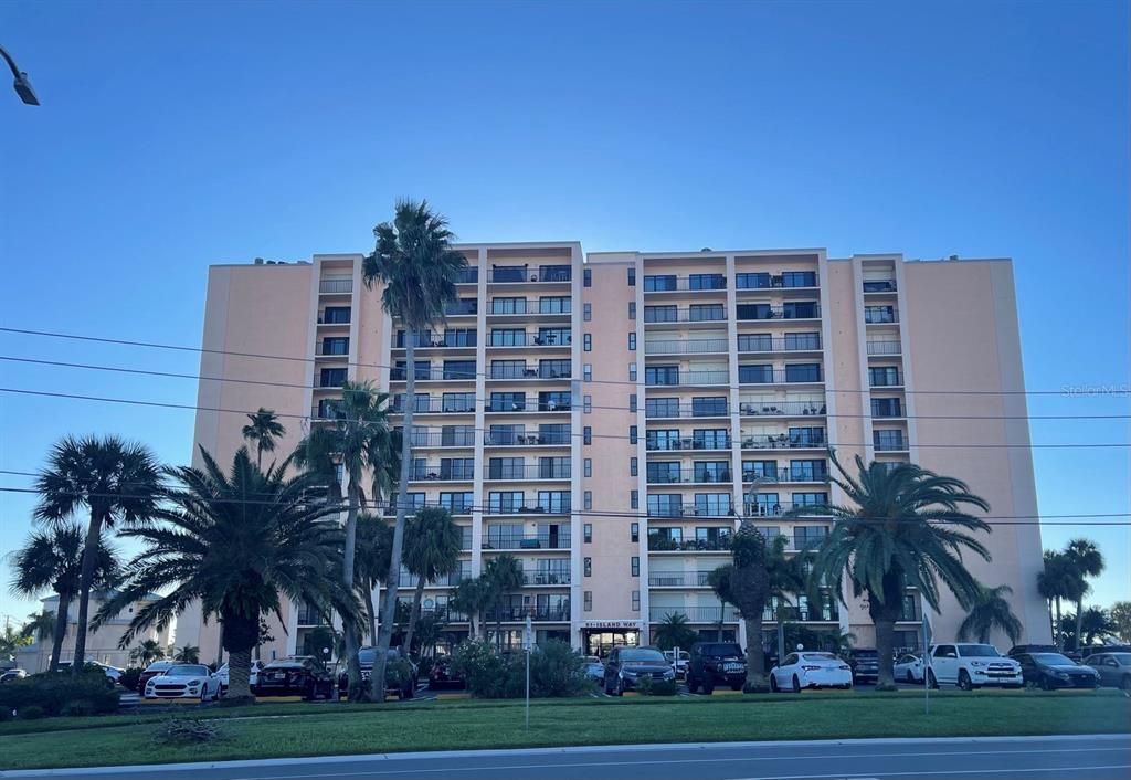 For Sale: $258,900 (1 beds, 1 baths, 680 Square Feet)