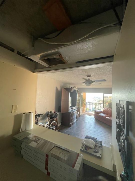 For Sale: $258,900 (1 beds, 1 baths, 680 Square Feet)
