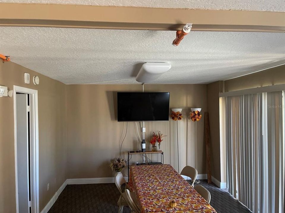 For Sale: $258,900 (1 beds, 1 baths, 680 Square Feet)