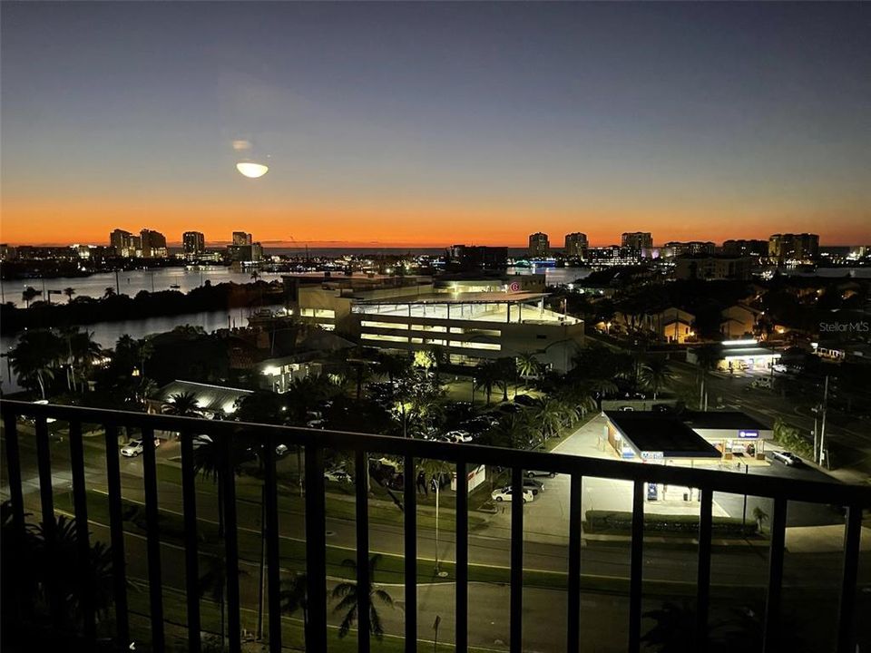 For Sale: $258,900 (1 beds, 1 baths, 680 Square Feet)