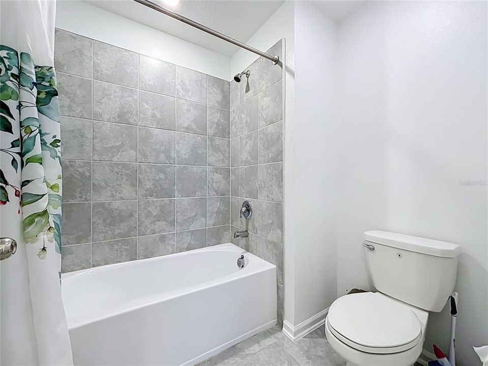 На продажу: $449,990 (5 спален, 2 ванн, 2388 Квадратных фут)