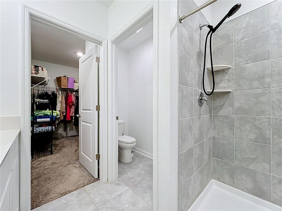 На продажу: $449,990 (5 спален, 2 ванн, 2388 Квадратных фут)