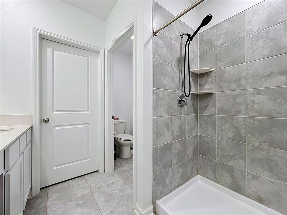 На продажу: $449,990 (5 спален, 2 ванн, 2388 Квадратных фут)