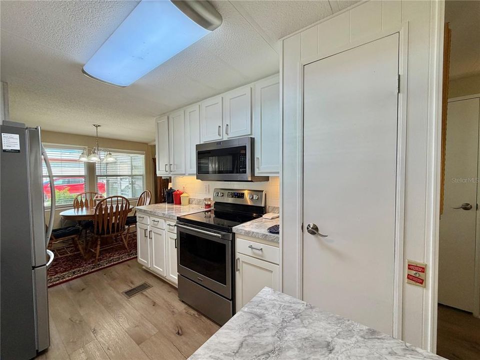 For Sale: $152,000 (2 beds, 2 baths, 1216 Square Feet)