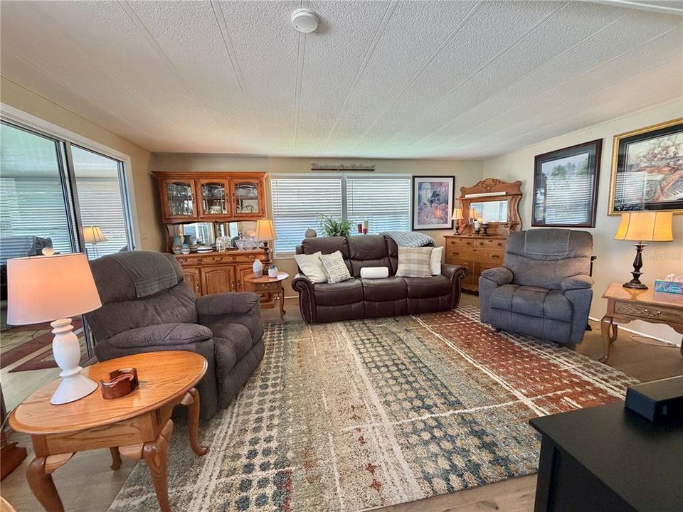 For Sale: $152,000 (2 beds, 2 baths, 1216 Square Feet)