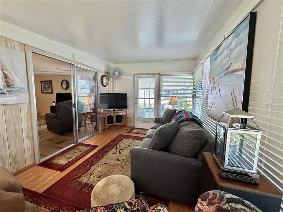 For Sale: $152,000 (2 beds, 2 baths, 1216 Square Feet)