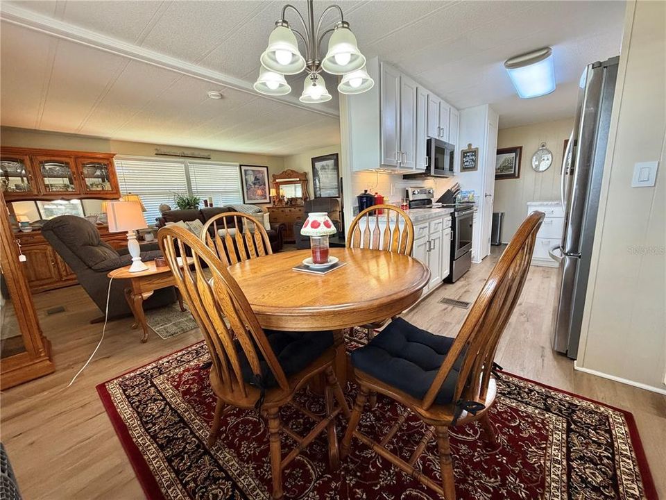 For Sale: $152,000 (2 beds, 2 baths, 1216 Square Feet)
