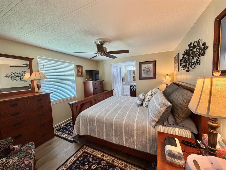 For Sale: $152,000 (2 beds, 2 baths, 1216 Square Feet)
