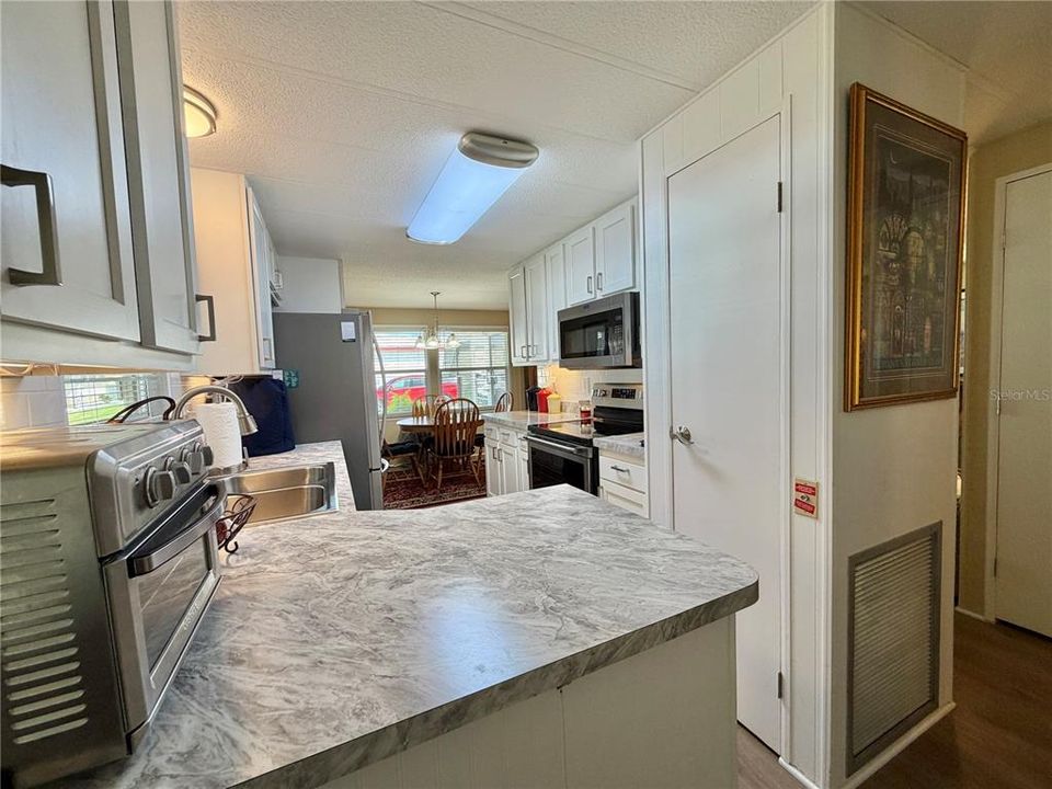 For Sale: $152,000 (2 beds, 2 baths, 1216 Square Feet)
