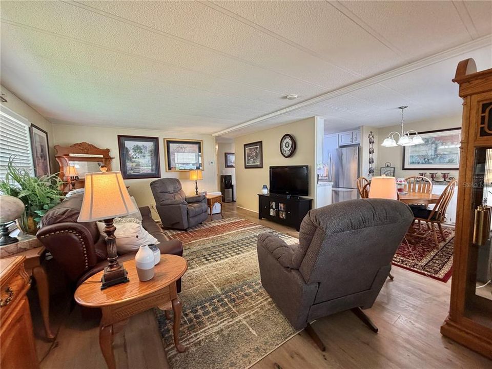 For Sale: $152,000 (2 beds, 2 baths, 1216 Square Feet)