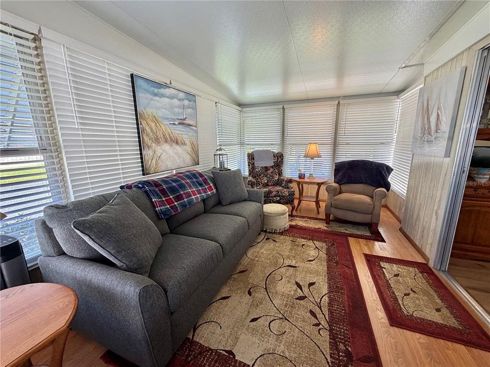 For Sale: $152,000 (2 beds, 2 baths, 1216 Square Feet)