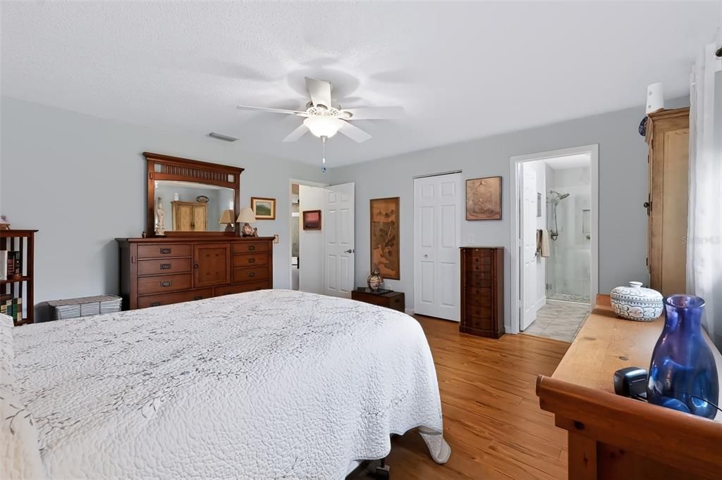 For Sale: $174,900 (2 beds, 2 baths, 1249 Square Feet)