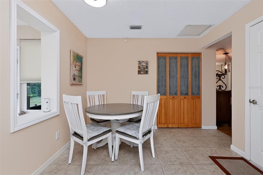 For Sale: $174,900 (2 beds, 2 baths, 1249 Square Feet)