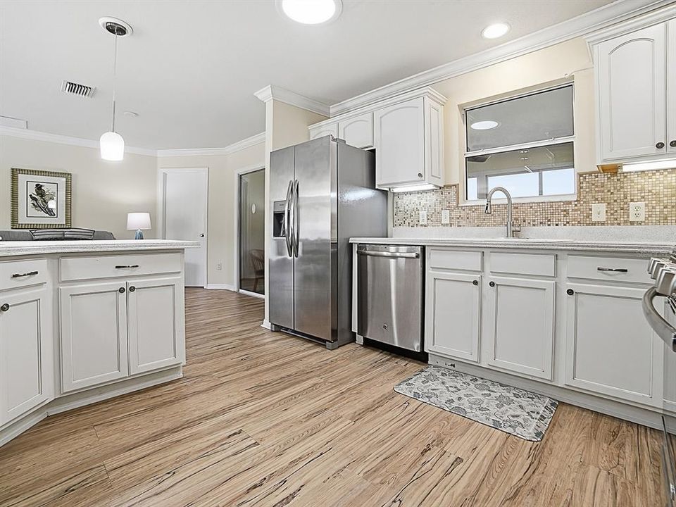 For Sale: $279,000 (2 beds, 2 baths, 1382 Square Feet)