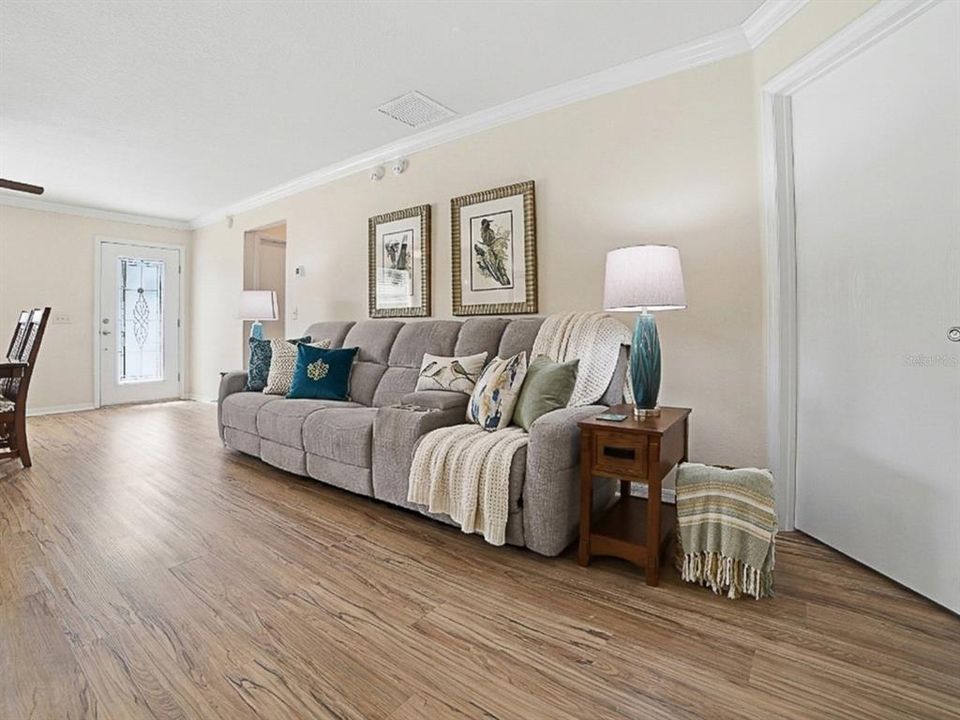 For Sale: $279,000 (2 beds, 2 baths, 1382 Square Feet)