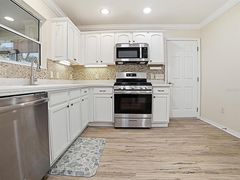 For Sale: $279,000 (2 beds, 2 baths, 1382 Square Feet)