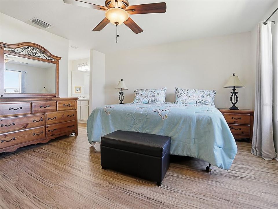 For Sale: $279,000 (2 beds, 2 baths, 1382 Square Feet)