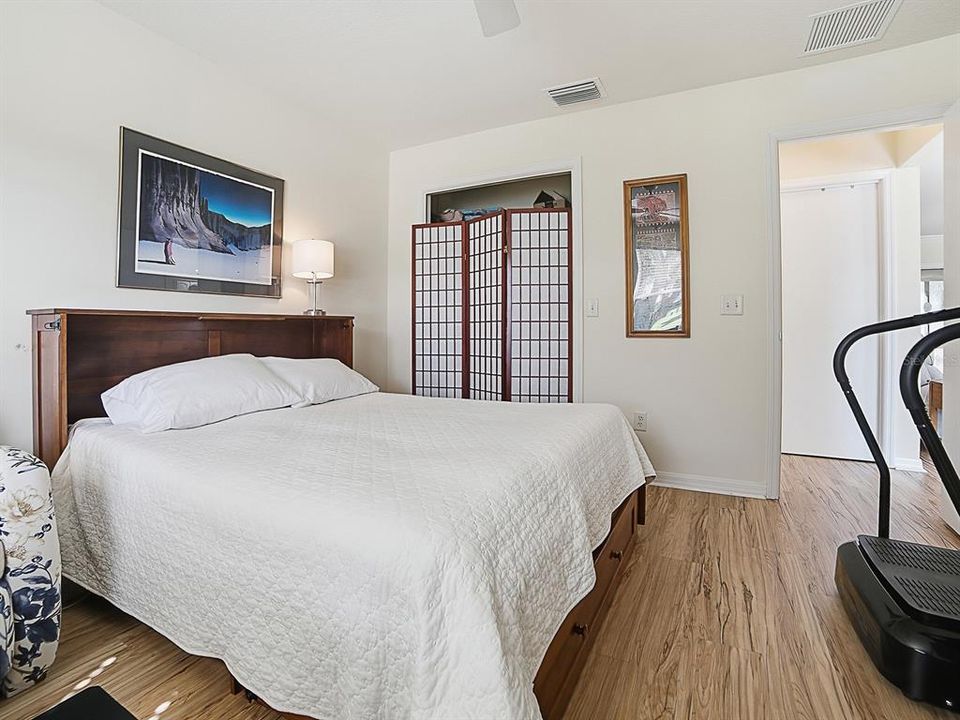 For Sale: $279,000 (2 beds, 2 baths, 1382 Square Feet)