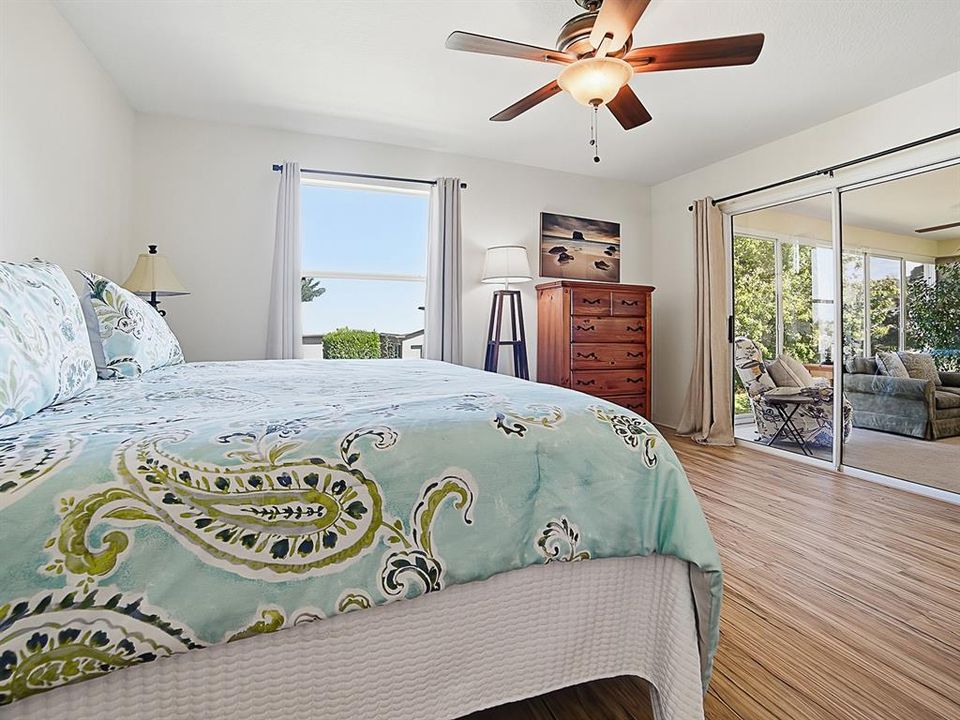 For Sale: $279,000 (2 beds, 2 baths, 1382 Square Feet)