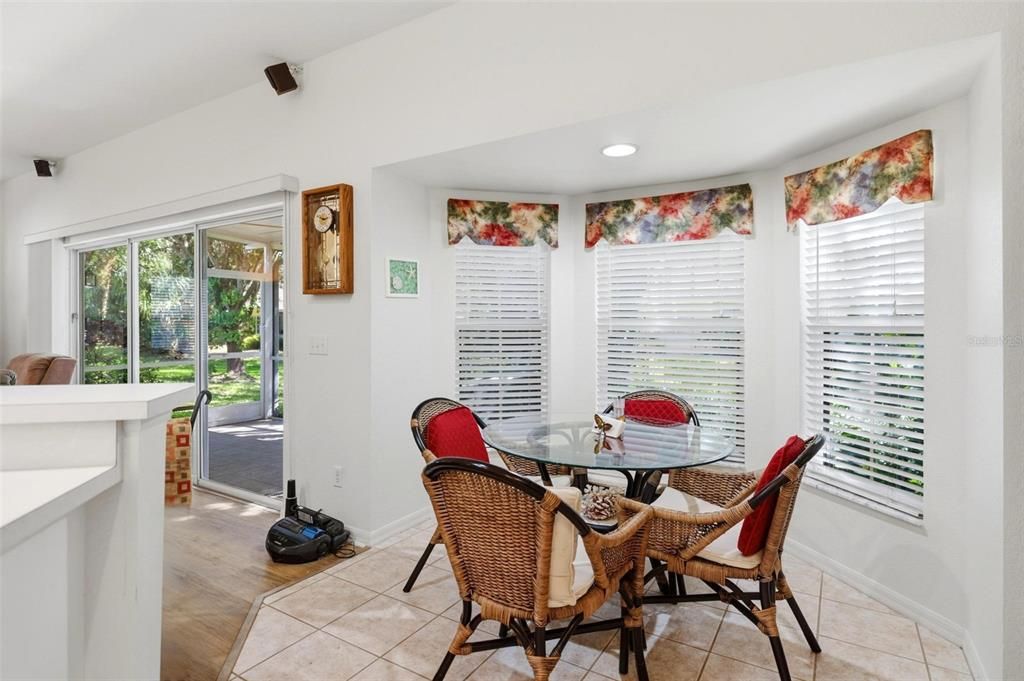 For Sale: $250,000 (2 beds, 2 baths, 1364 Square Feet)