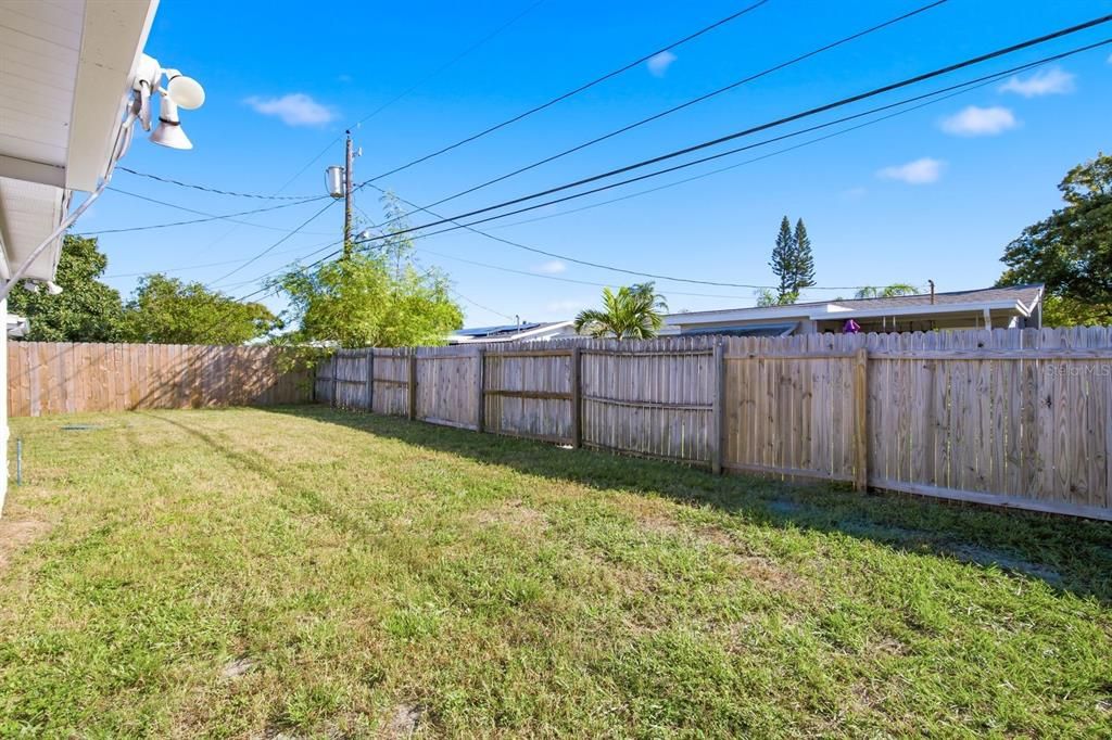 На продажу: $245,000 (2 спален, 2 ванн, 1044 Квадратных фут)