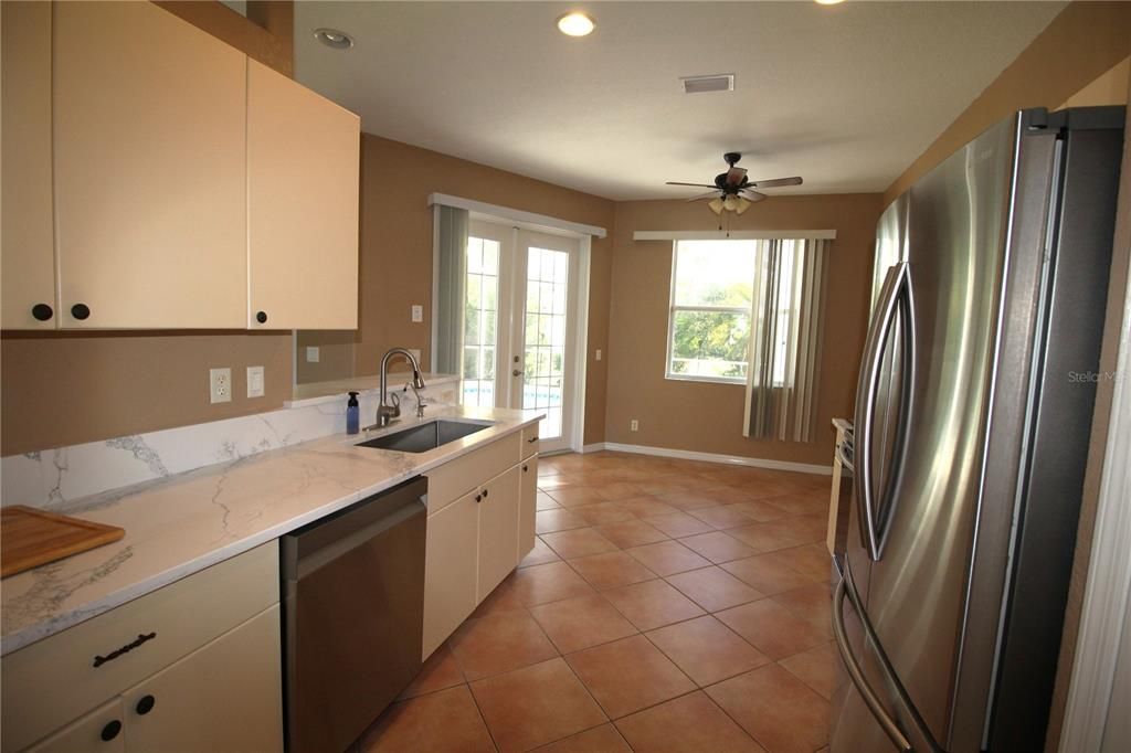For Rent: $2,400 (3 beds, 2 baths, 1576 Square Feet)