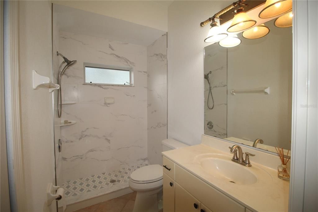 For Rent: $2,400 (3 beds, 2 baths, 1576 Square Feet)