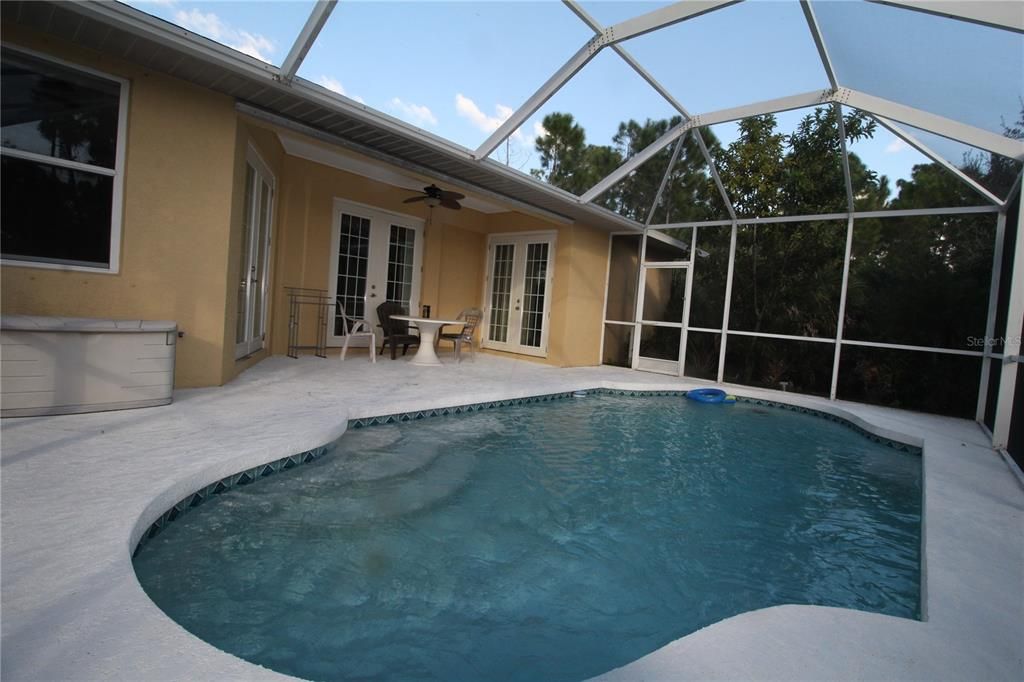 For Rent: $2,400 (3 beds, 2 baths, 1576 Square Feet)
