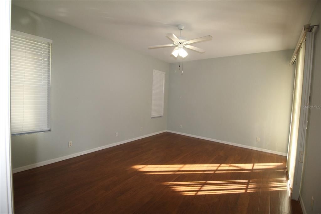For Rent: $2,400 (3 beds, 2 baths, 1576 Square Feet)