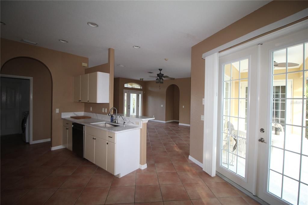 For Rent: $2,400 (3 beds, 2 baths, 1576 Square Feet)