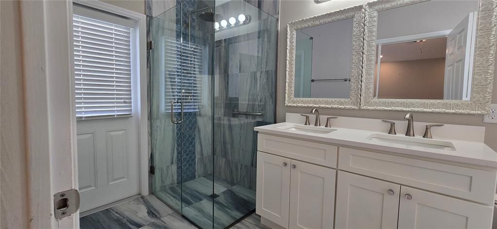 На продажу: $410,000 (4 спален, 2 ванн, 1873 Квадратных фут)
