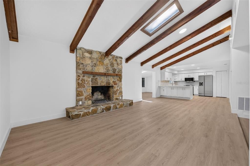 На продажу: $539,900 (4 спален, 2 ванн, 2193 Квадратных фут)