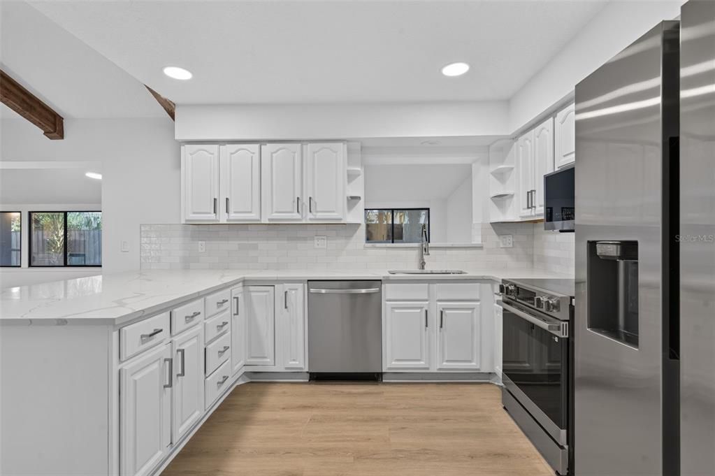На продажу: $539,900 (4 спален, 2 ванн, 2193 Квадратных фут)