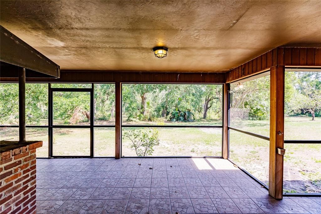 For Sale: $899,000 (5 beds, 3 baths, 2743 Square Feet)