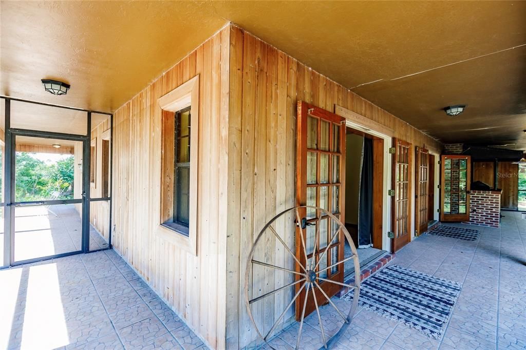 For Sale: $899,000 (5 beds, 3 baths, 2743 Square Feet)