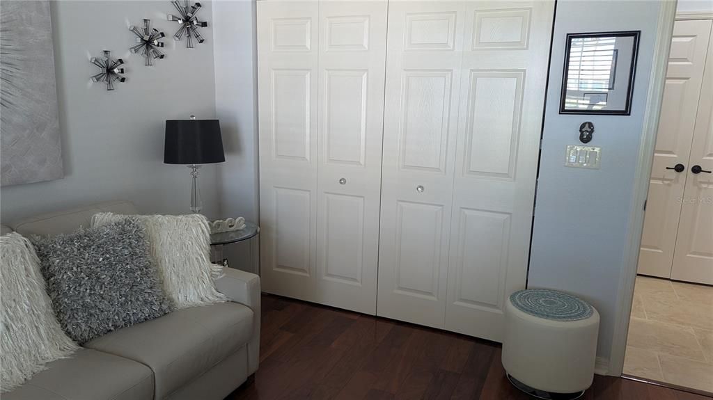 For Sale: $319,000 (2 beds, 2 baths, 1749 Square Feet)